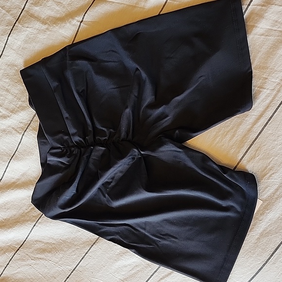 The V Cut Shorts by Niykee Heaton - Picture 3 of 4